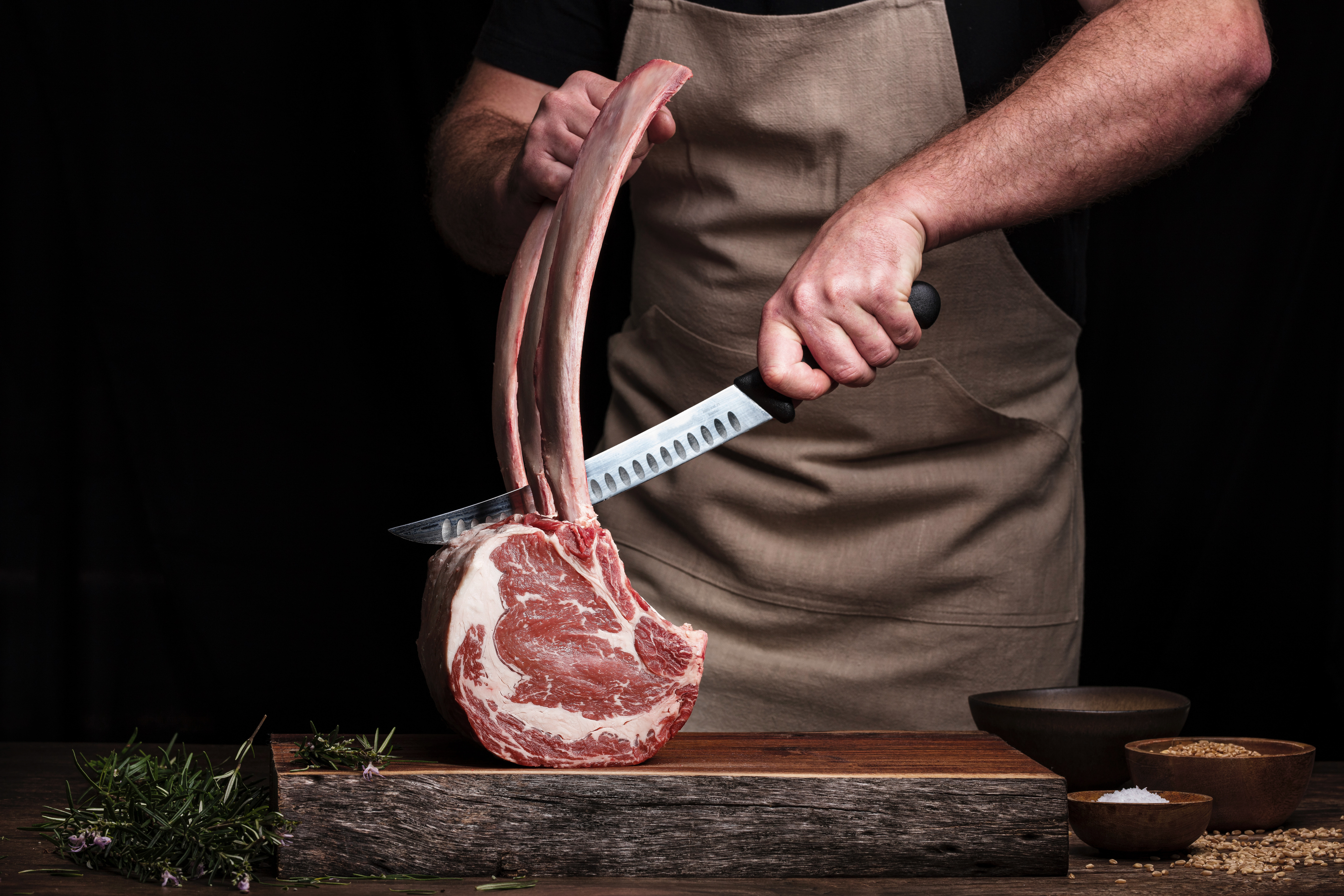Le boucher prépare vos commandes à Rochefort